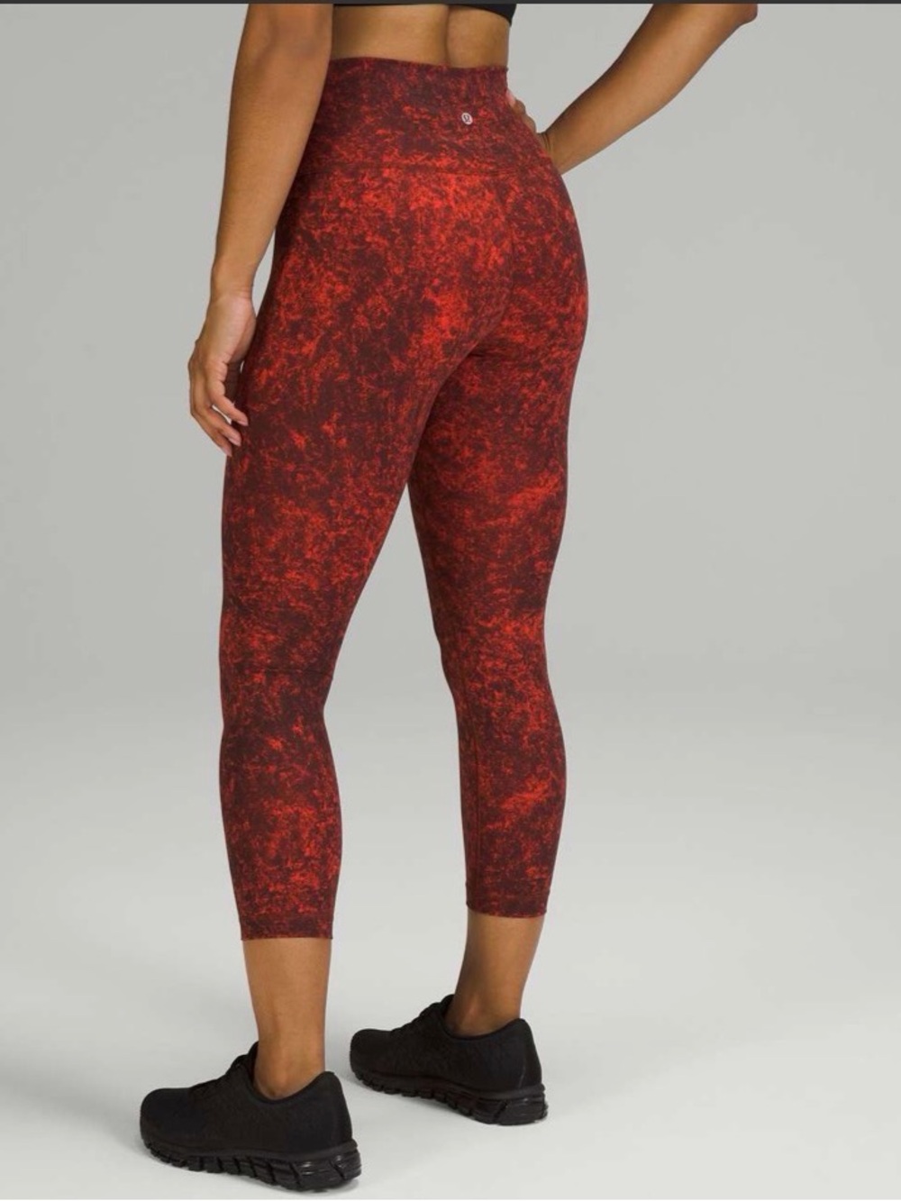 Lululemon Wunder Train High-Rise Crop 23"
Denim Wash Print Autumn Red Black